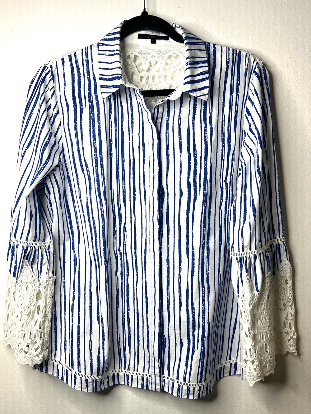 Kobi Halperin Blue White Striped Button Down Crochet Lace Sleeves Back SZ M EUC